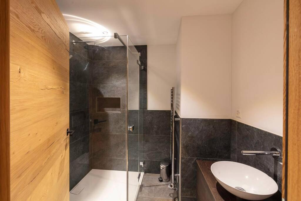 Exklusives Chalet mit traumhafter See- und Bergsicht Seelisberg Exterior foto
